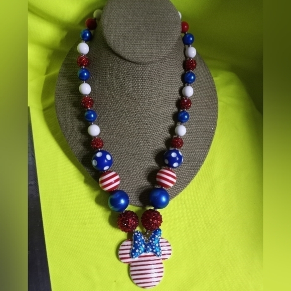 Vintage Jewelry - Patriotic mouse silvertone red white blue beaded flag colors necklace colorful